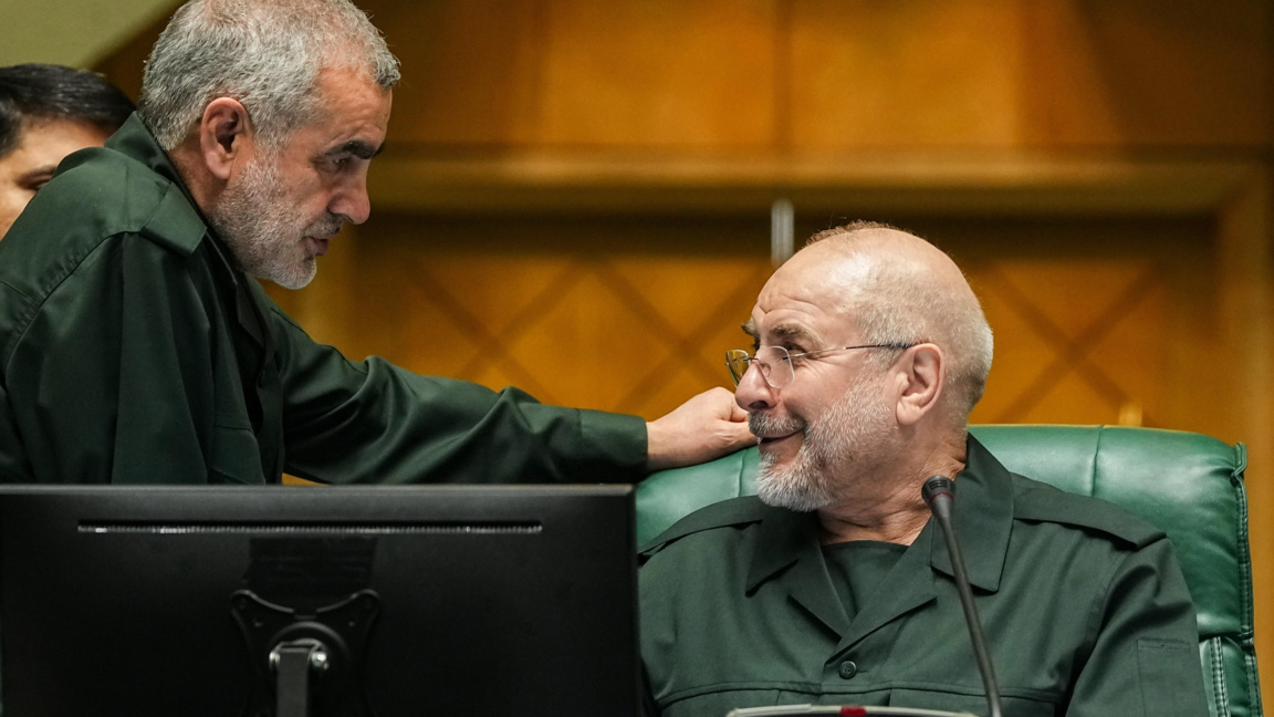 Председателят на иранския парламент Мохамед Багер Галибаф (вдясно)