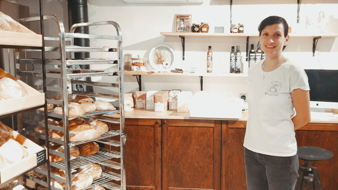 Цвета Тодорова в пекарната си