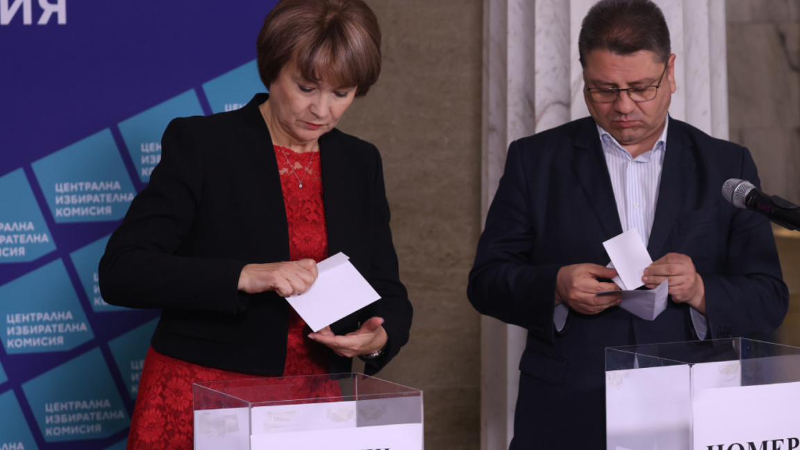 Жребий определя номерата на бюлетините на участниците в изборите