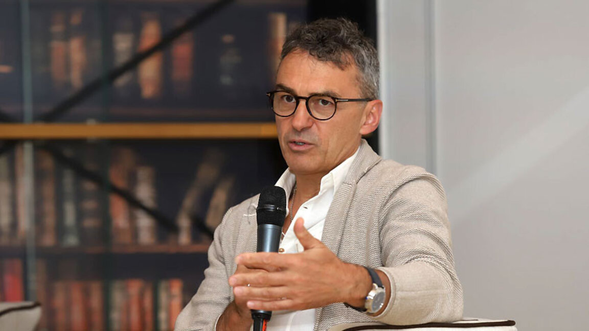 Проф. Иво Петров