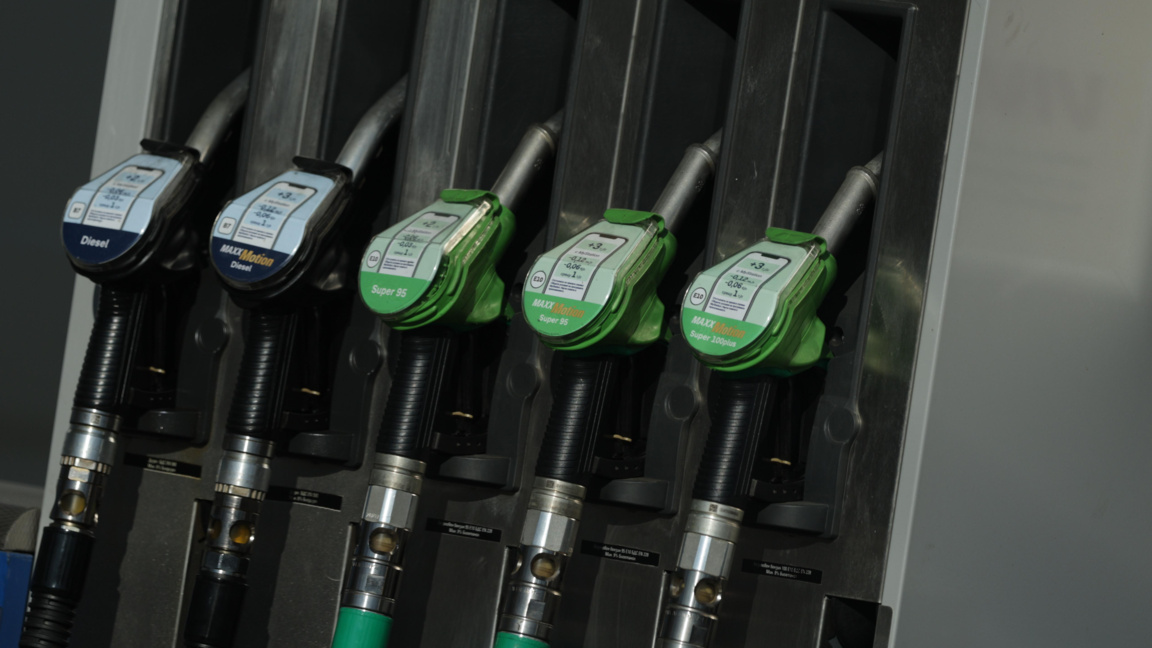 Засега се наблюдава повишаване на цените с 5 до 15 евроцента по бензиностанциите