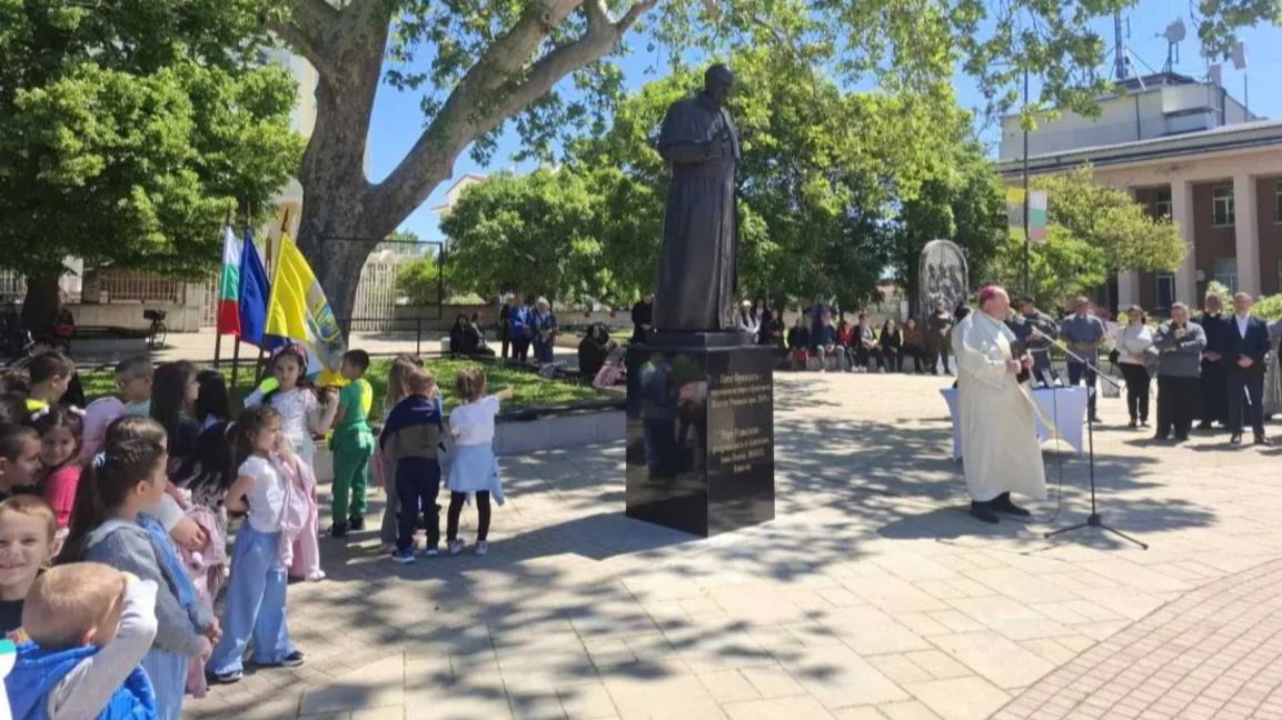 Un monument du pape François érigé à Rakovski