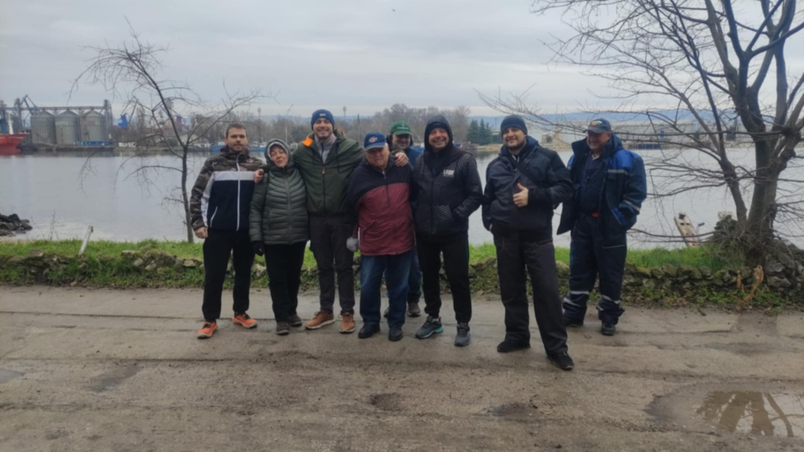 Доброволци почистиха парка в кв. Аспарухово