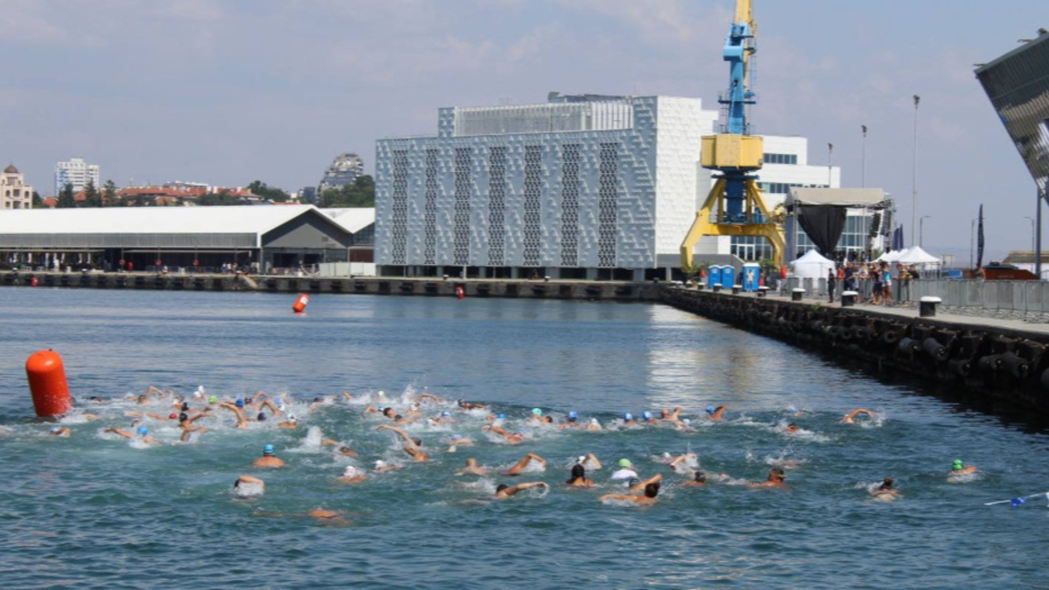 Facebook/ Плувен маратон „Port-Burgas“