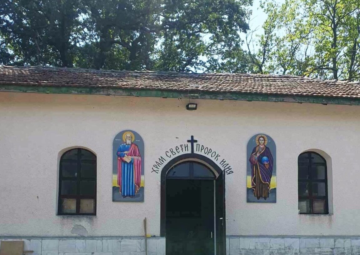 Параклисът край Дряново.