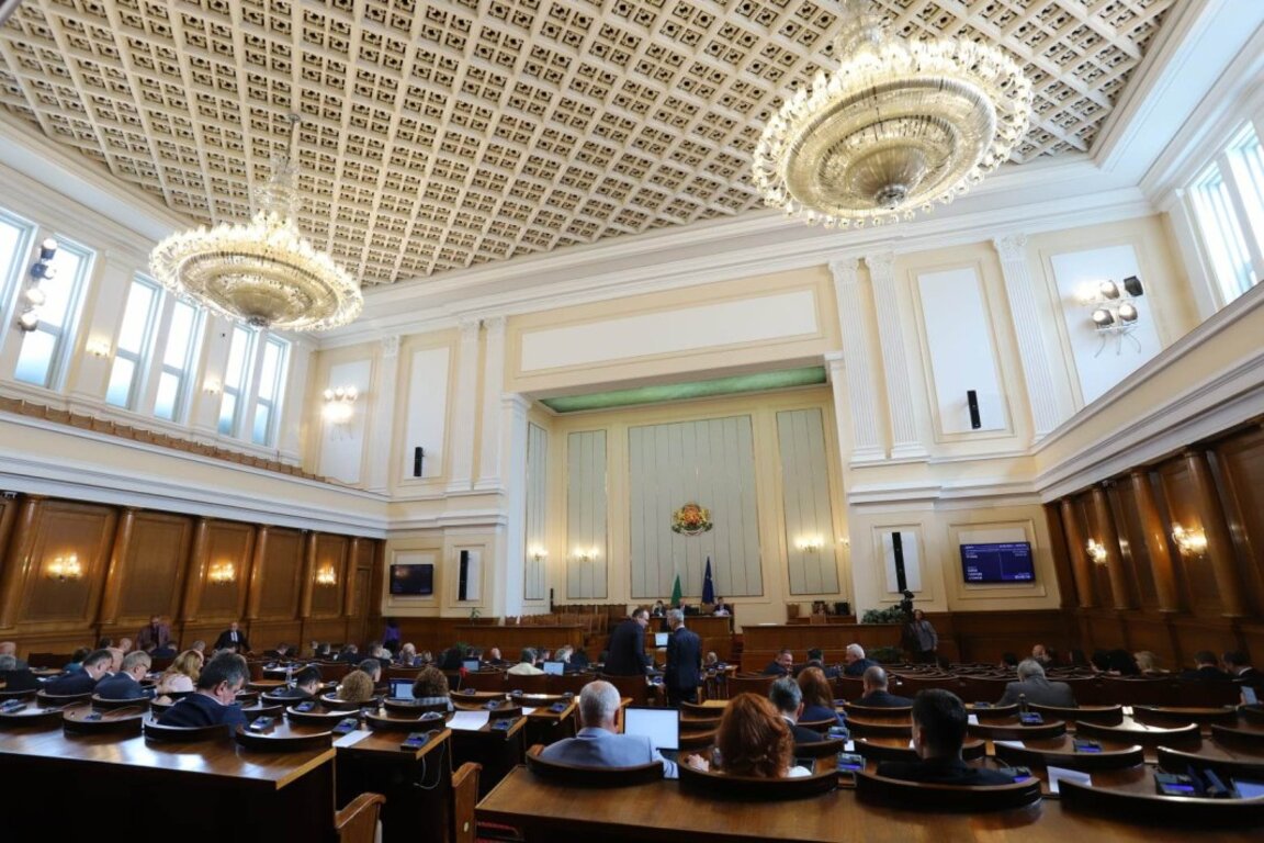 НС прекъсва ваканцията си, Правната комисия заседава в четвъртък