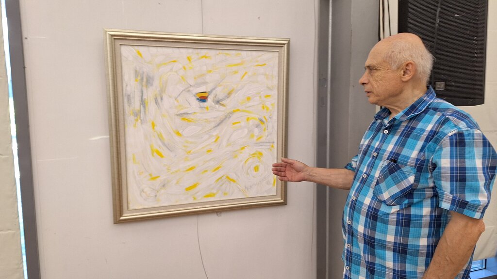 Поезия и абстрактна живопис в Експозиционен център Флора Бургас