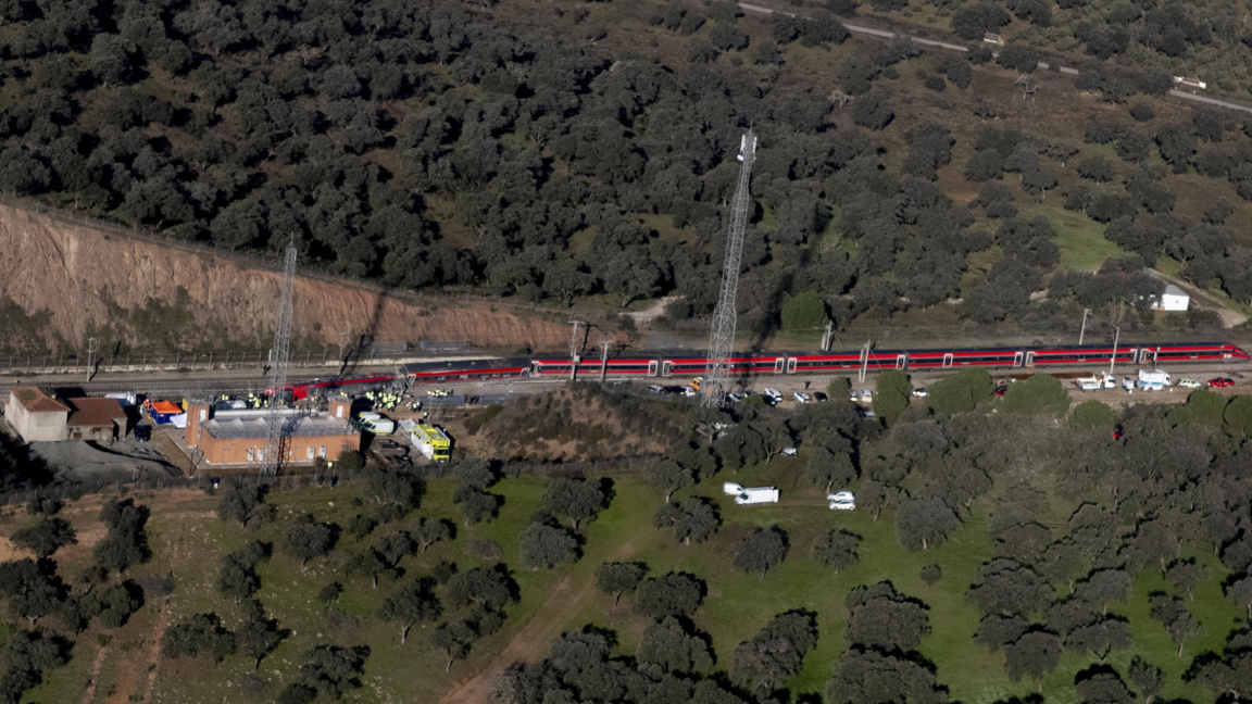 Тридневен траур и две разследвания след влаковата катастрофа в Испания