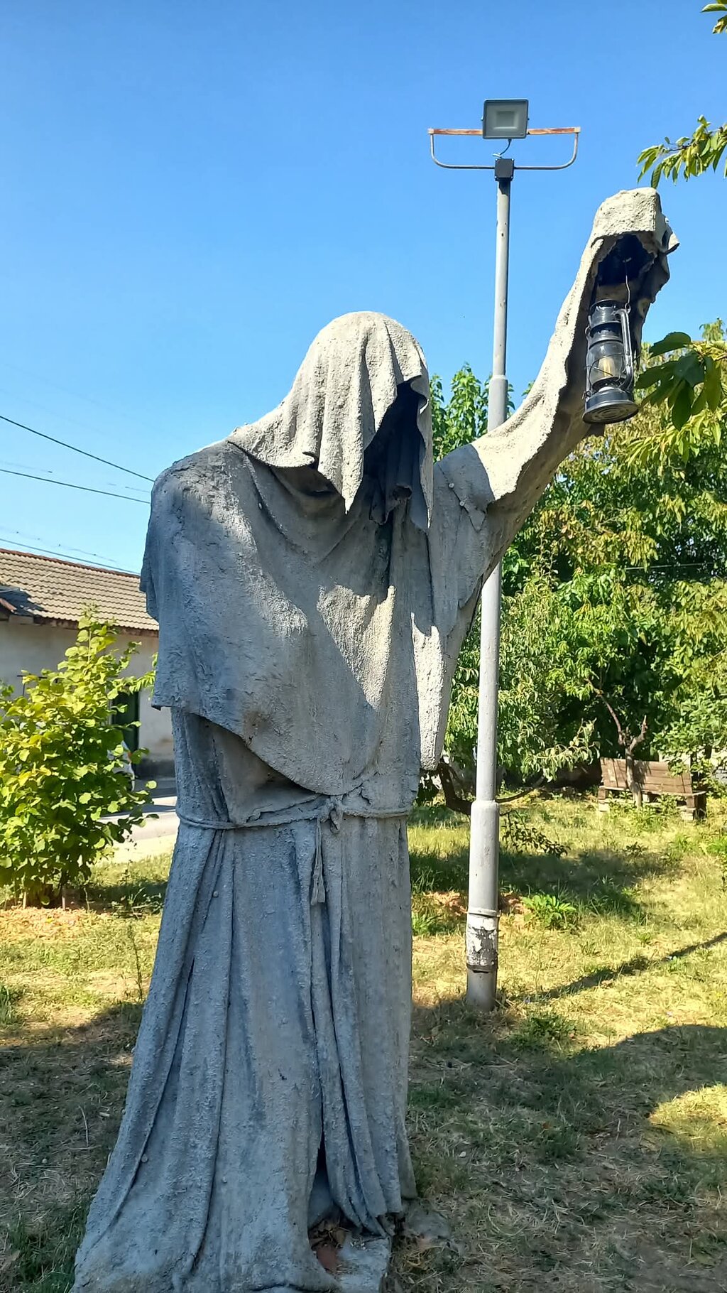 Улична лампа, която събира хората