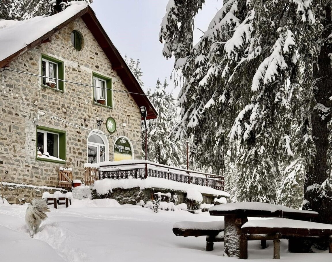 Хижа "Момчил юнак", Родопи