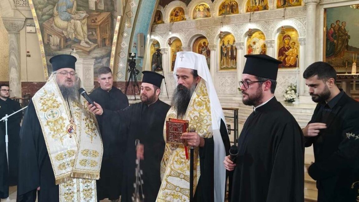 Patriku bullgar Daniill ndodhet në Tiranë për ceremoninë mortore të Kryepeshkopit të Shqipërisë Anastasi