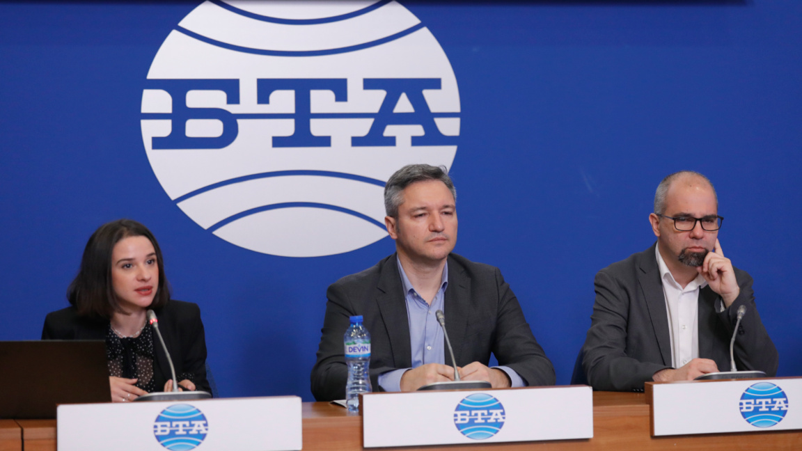 Shoqëria është proevropiane, por mbetet e ndarë për miratimin e euros