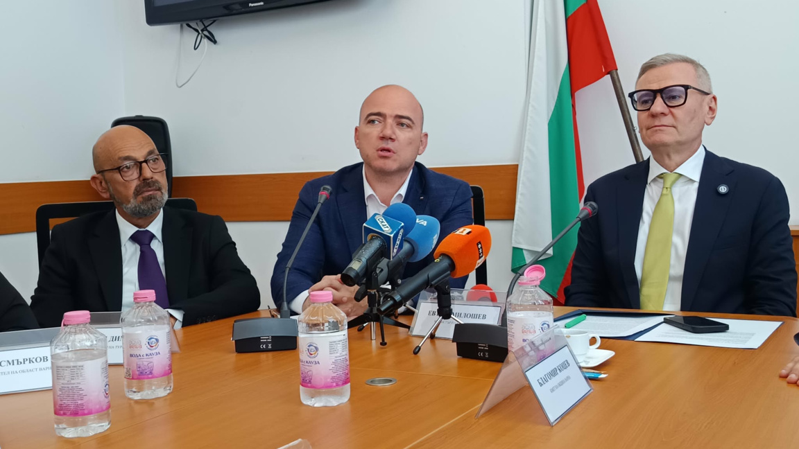 Областният управител Марио Смърков, министърът на туризма Илин Димитров и министърът на културата Евтим Милошев