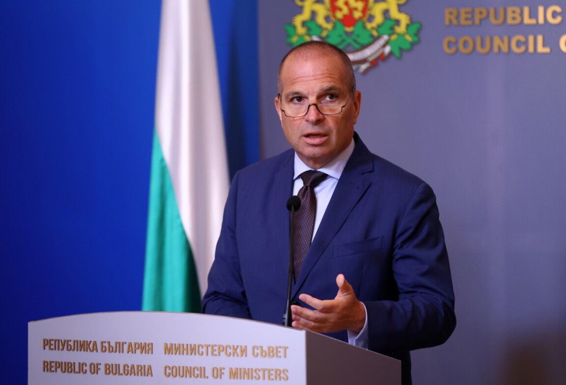 Grozdan Karadzov: No hay interferencias de la señal GPS en el avión de Von der Leyen