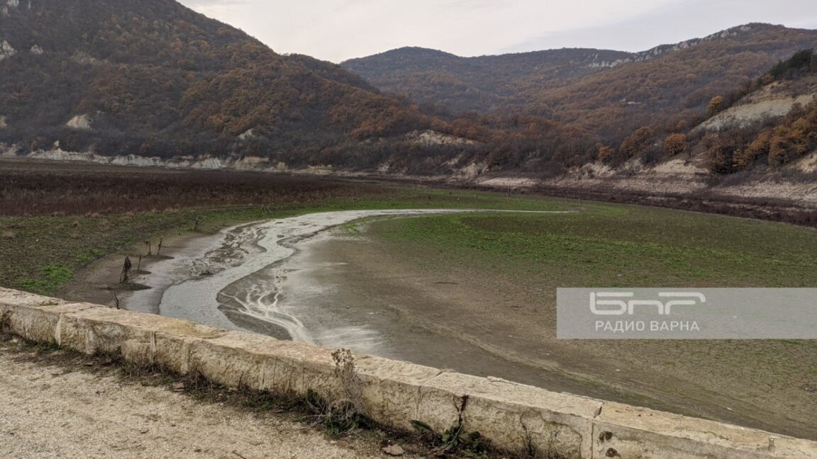 Коритото на Луда Камчия след свиването на най-западния ръкав на язовир Цонево.