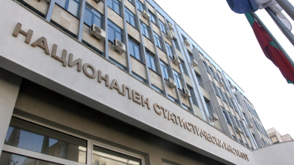 НСИ: Нарастване на търговията на дребно, свиване на производството в услугите