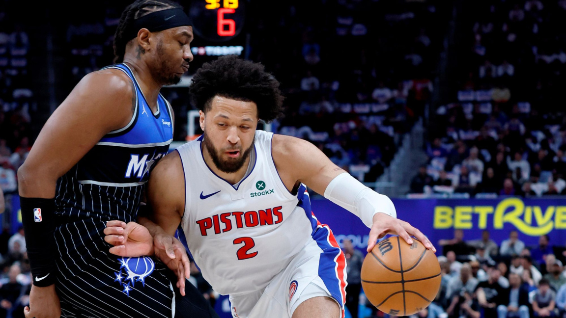 Кънингам (с топката) наниза 45 точки за Детройт срещу Орландо.