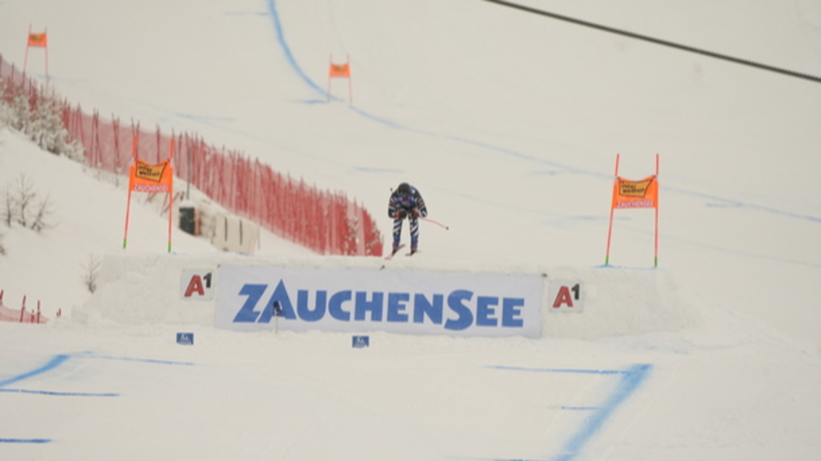 Обилен сняг провали супергигантски слалом