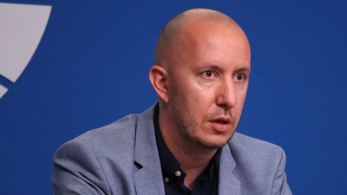 Михаил Кръстев