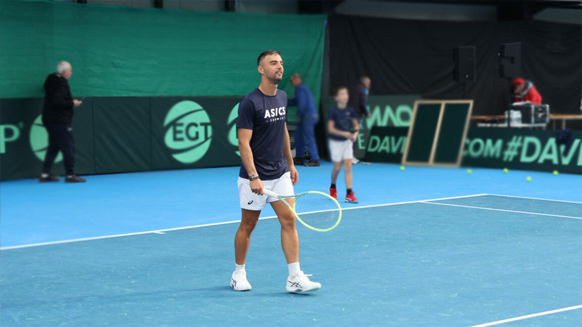 Dimitar Kusmanow eröffnet die Spiele gegen Bosnien und Herzegowina im Davis Cup