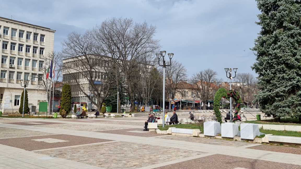 Централен площад в Мездра