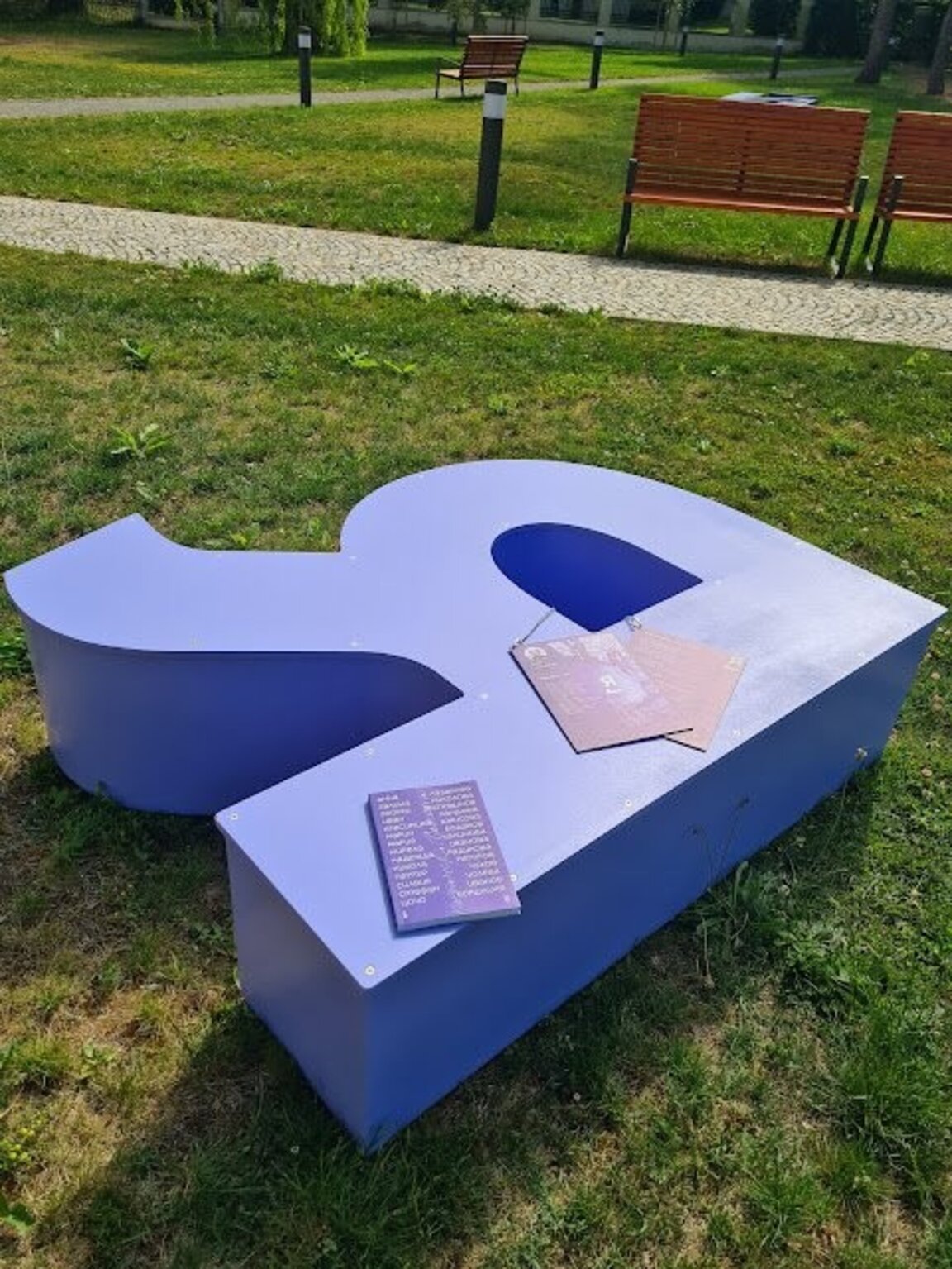 Българската пътуваща инсталация "Скритите букви" гостува в Братислава