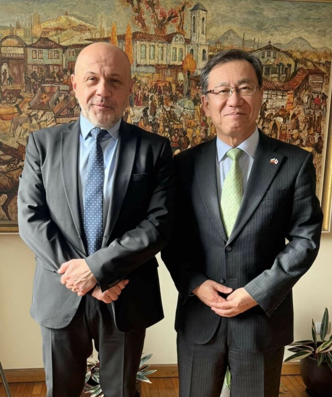 Minister of Innovation and Growth Tomislav Donchev (L) and Ambassador of Japan to Bulgaria Hisashi Michigami