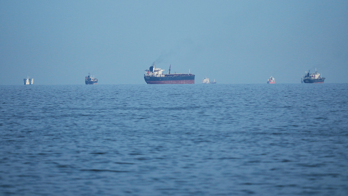 Иран ще пропуска до 15 кораба на ден през Ормузкия проток