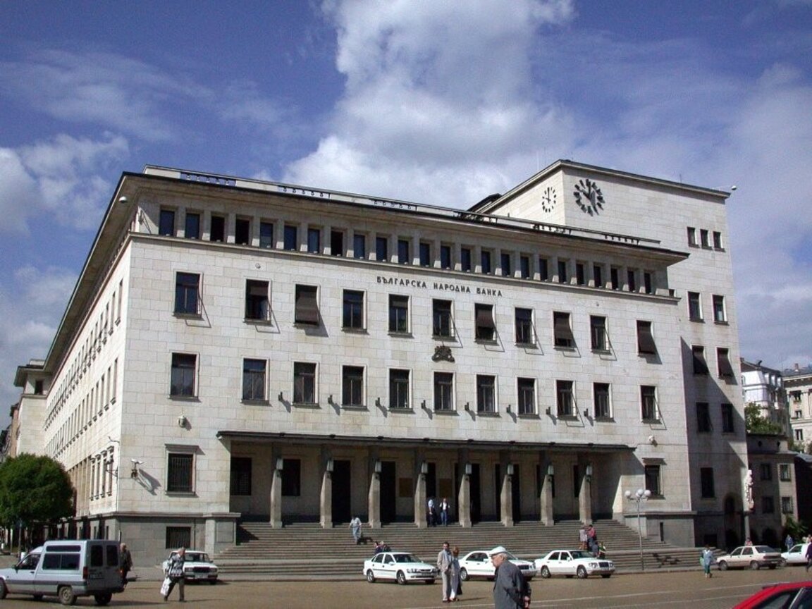 BNB decreases base interest rate by 0.01%, Bulgaria's gross external debt rises