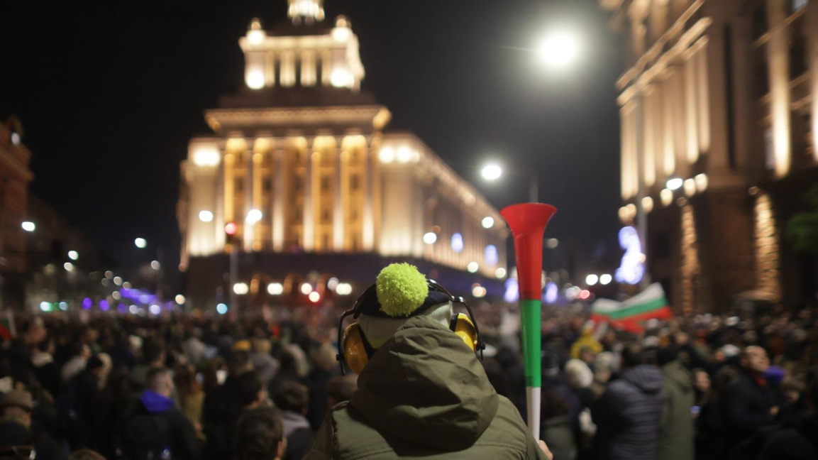 Масови антиправителствени протести в цяла България преди вота на недоверие