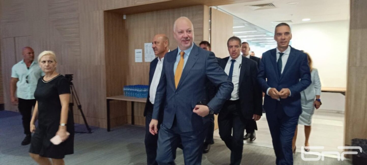 Росен Желязков на старта на кампания за еврото: Целта не е пропаганда, а разсейване на спекулациите