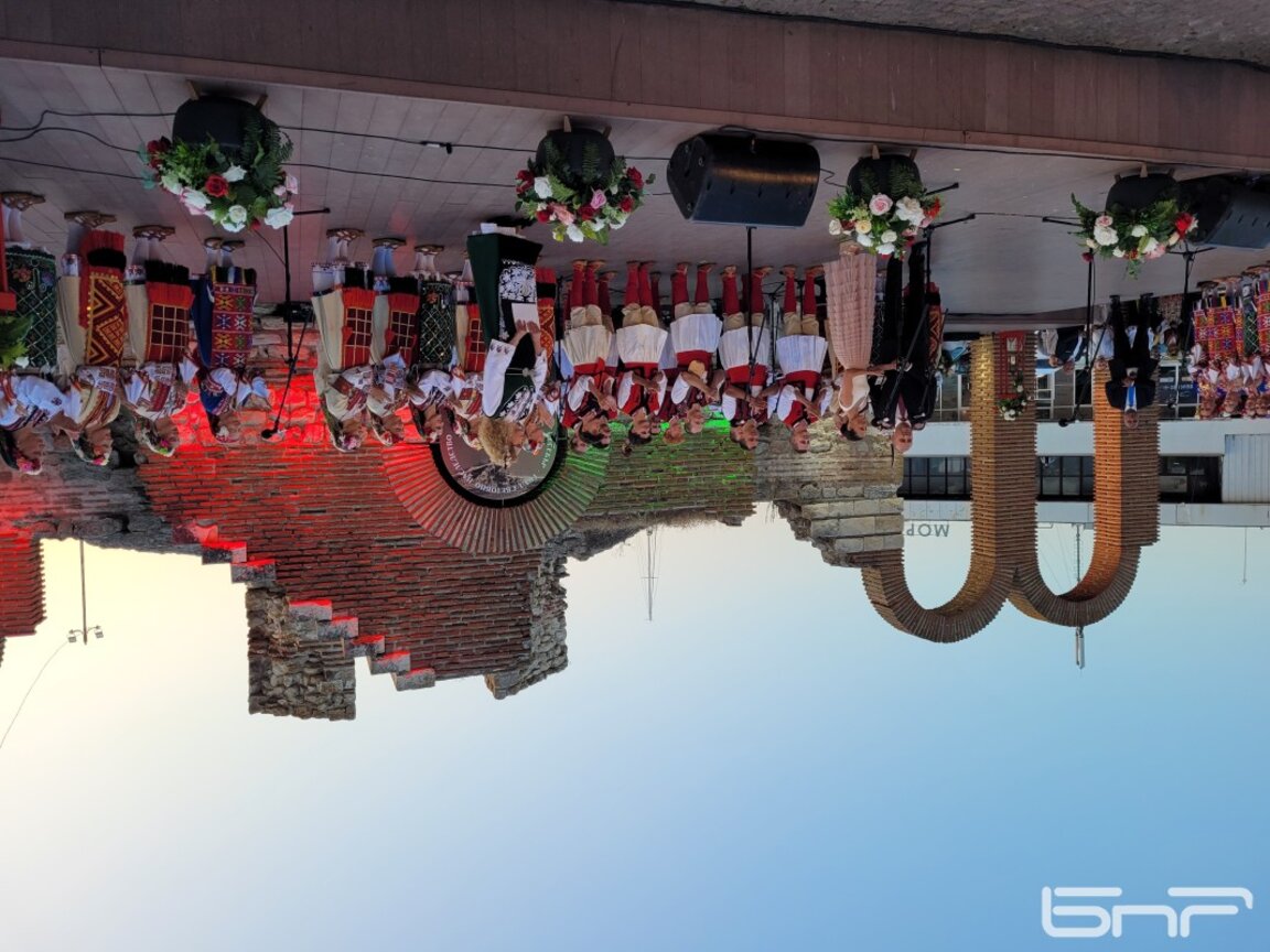 Ансамбъл „Отец Паисий“ получи Почетен знак от президента