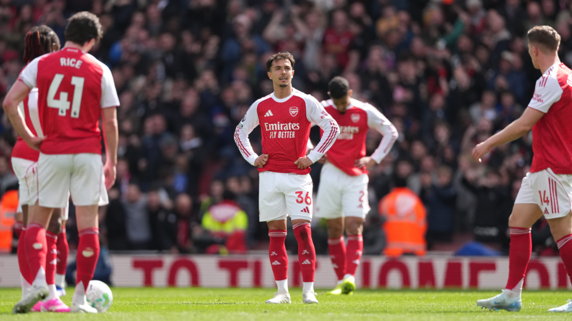 Лидерът Арсенал пак се препъна