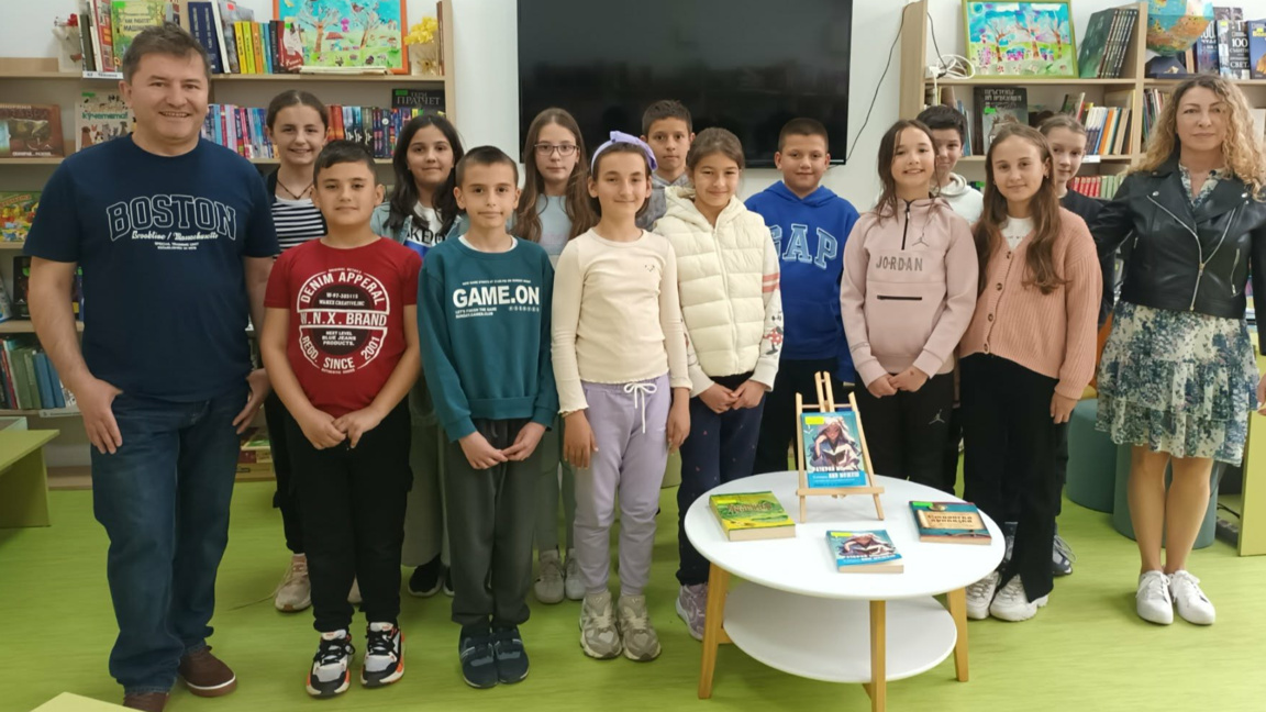 Маратон на четенето събира деца и автори...