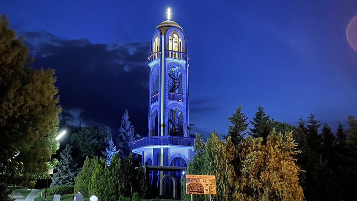 Хасково осветява в лилаво Камбанарията за Деня на кенгуру-грижата