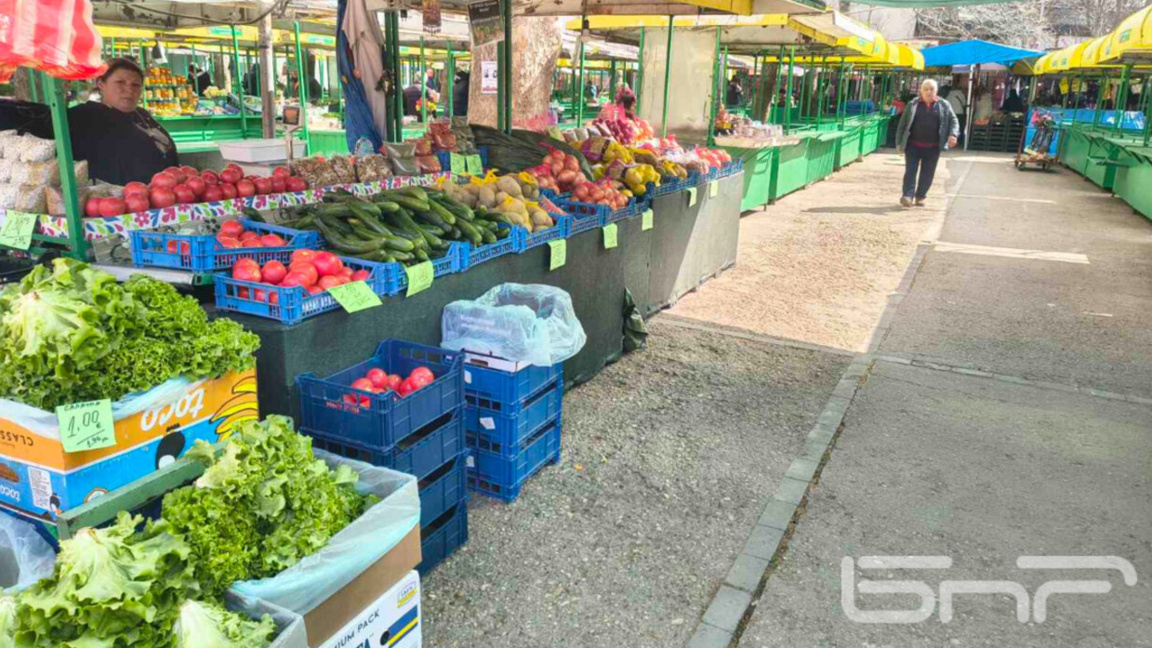 Antes de la Pascua de Resurrección el mercado en Silistra es multicolor 