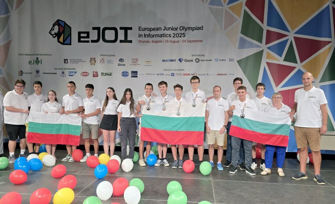 Български ученици спечелиха пет медала на европейска олимпиада по информатика