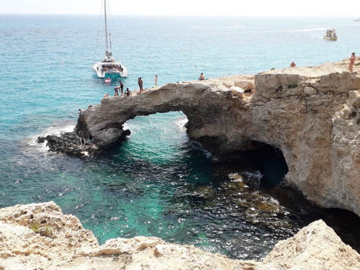 Асистент с изкуствен интелект ще помага ...