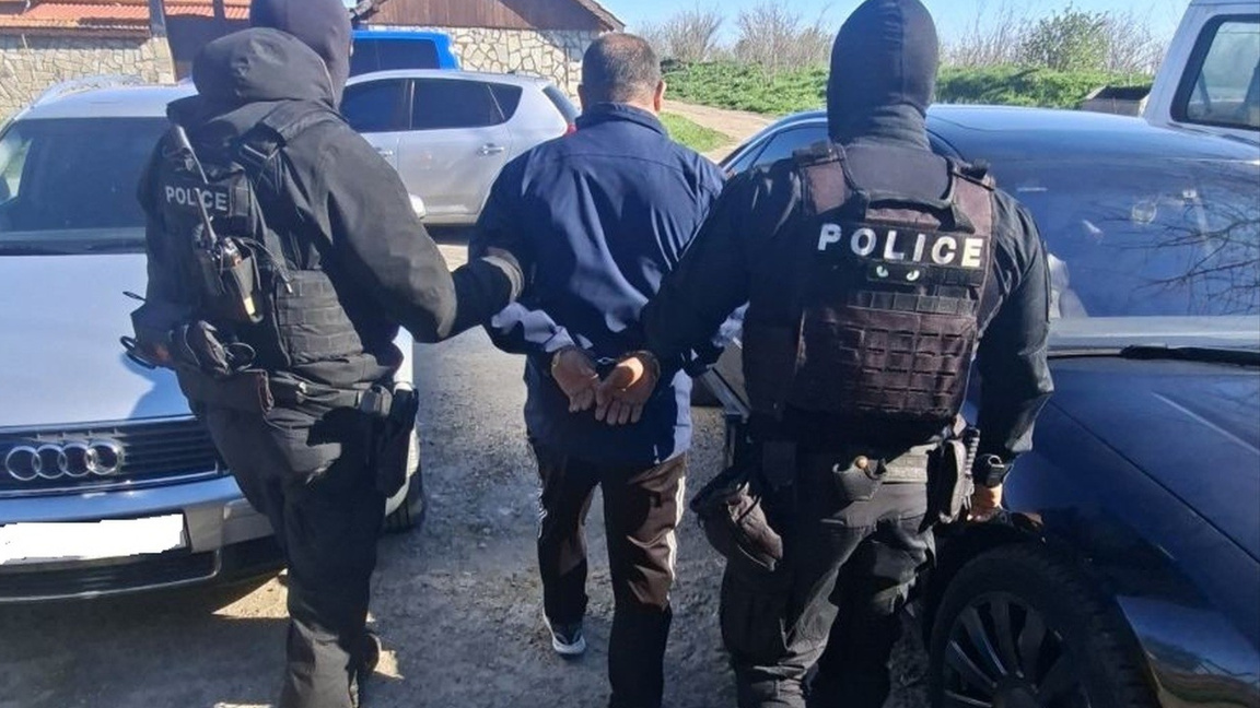 Във В.Търново задържаха 43-годишен мъж за изборна търговия
