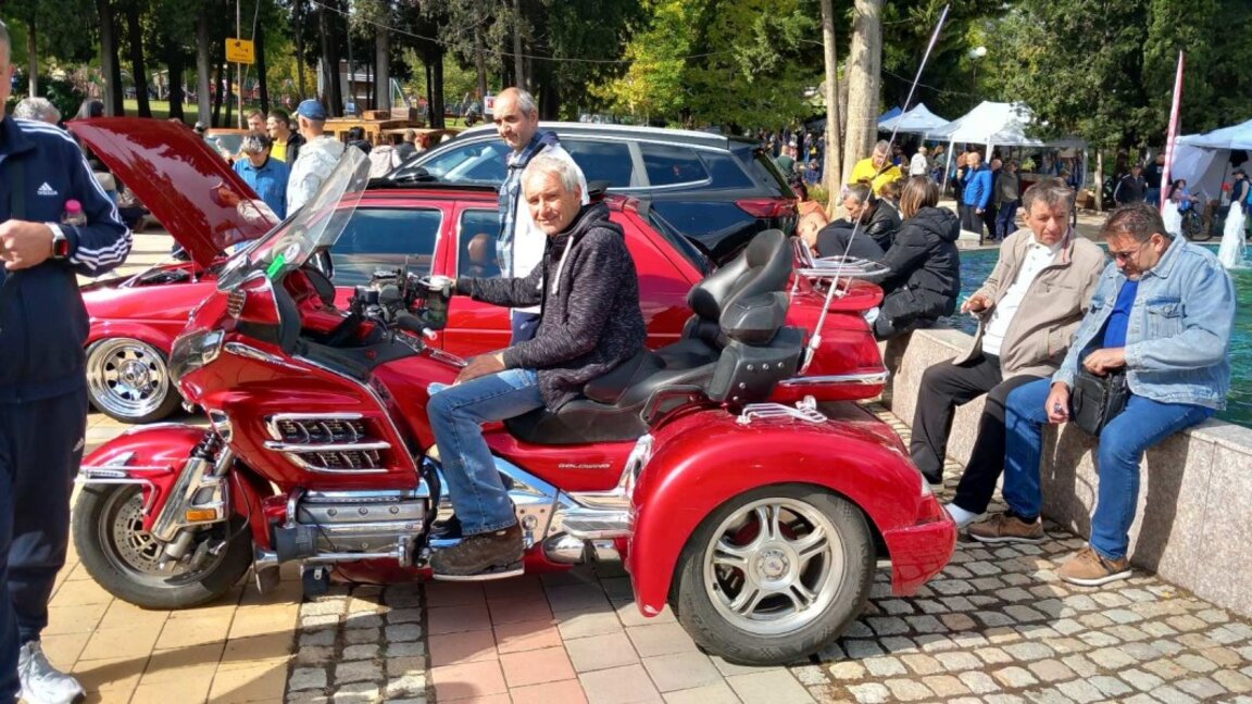 Близо 400 уникални возила показаха на ретро събора в Стара Загора