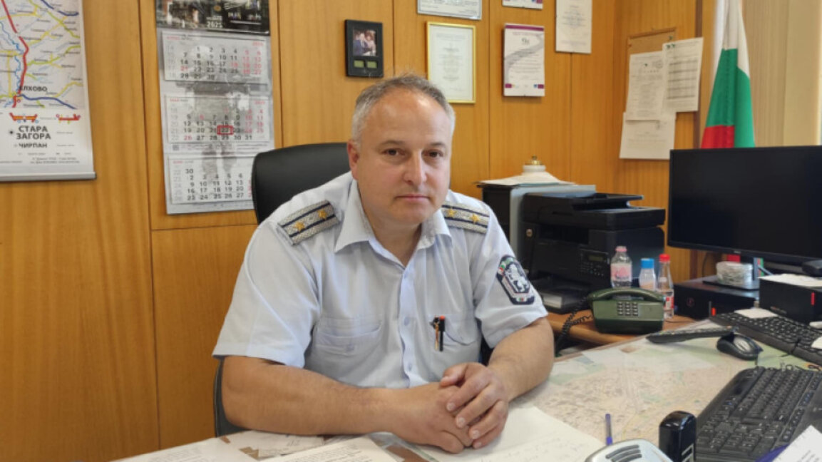 Засилено полицейско присъствие около училищата в първия учебен ден
