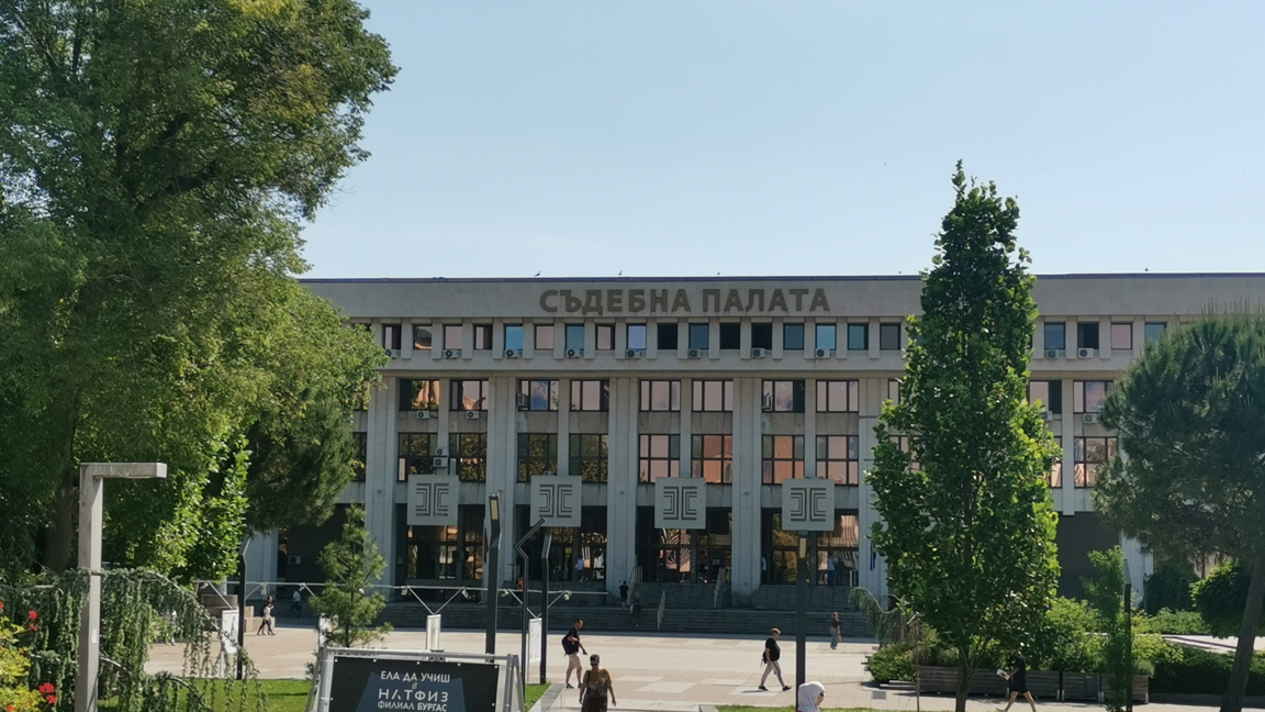 Прокуратурата в Бургас иска постоянен арест за шофьора, превозвал 35 мигранти