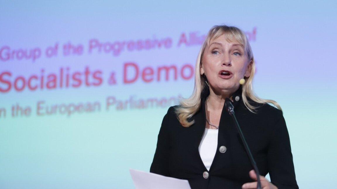 Елена Йончева