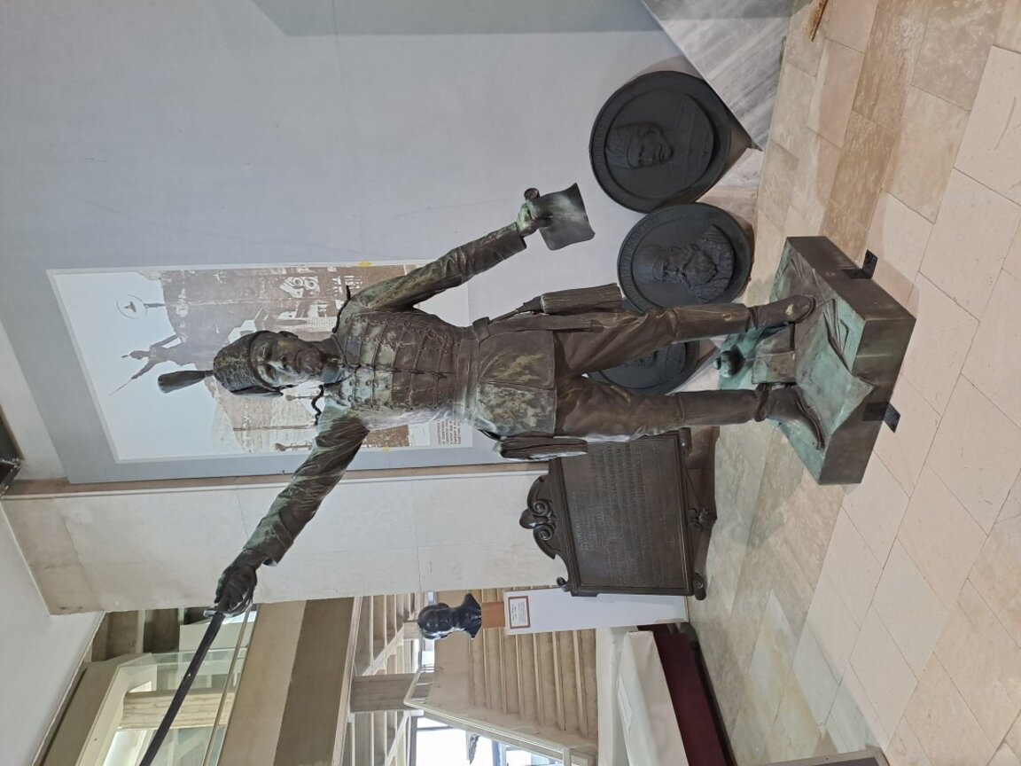 Изнасят първия паметник на Ботев от музея