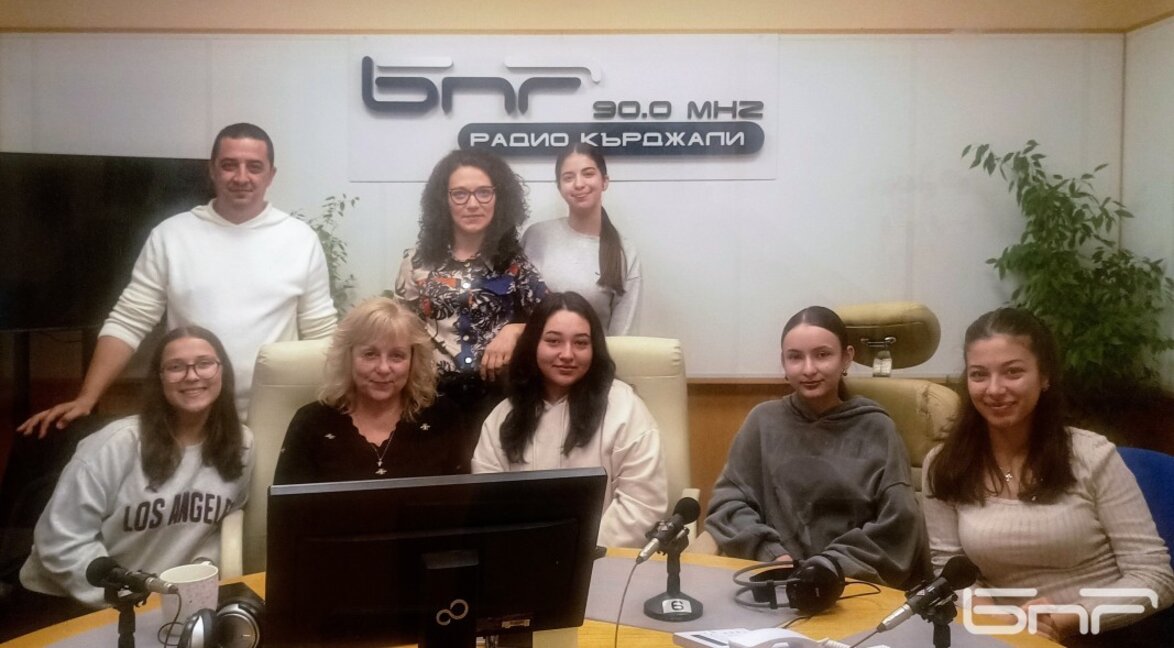 В студиото на Радио Кърджали