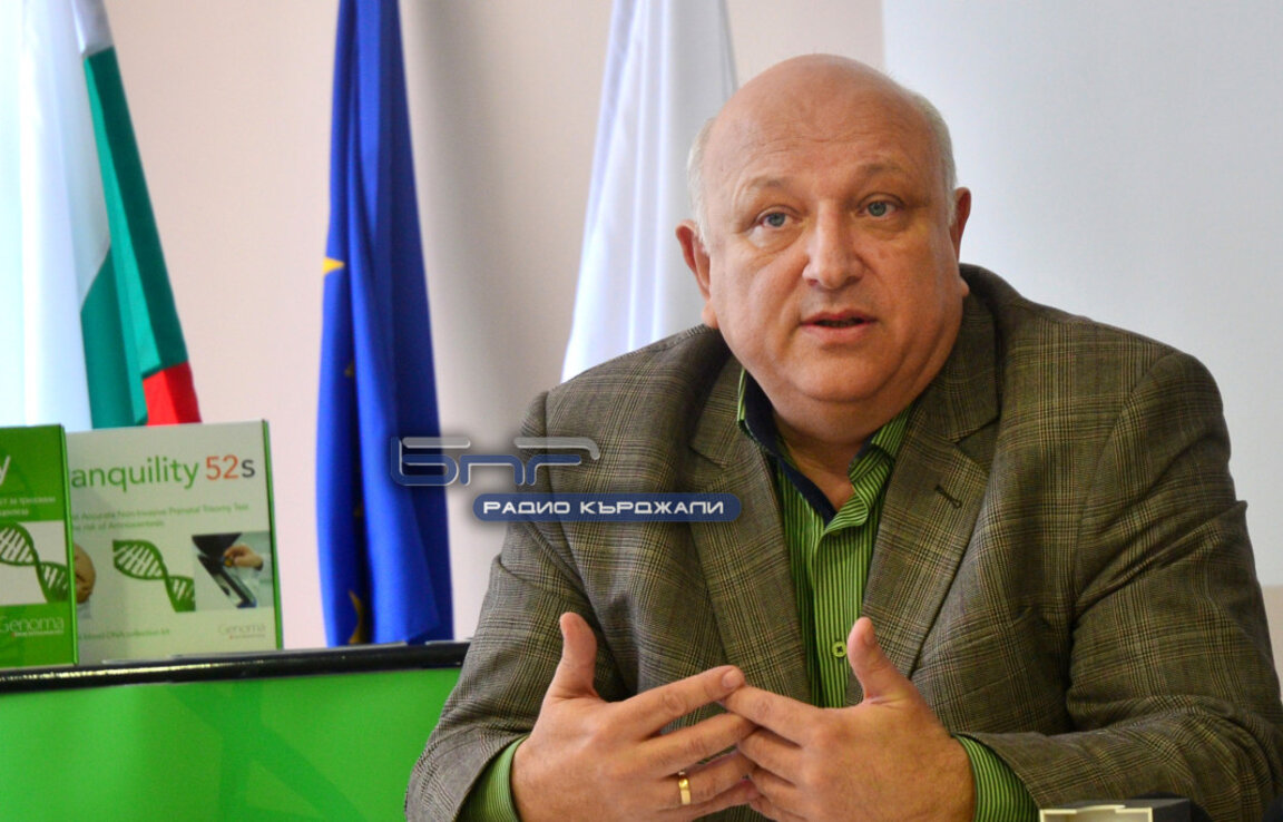 Проф. Черкезов с голямата награда "За особени заслуги"