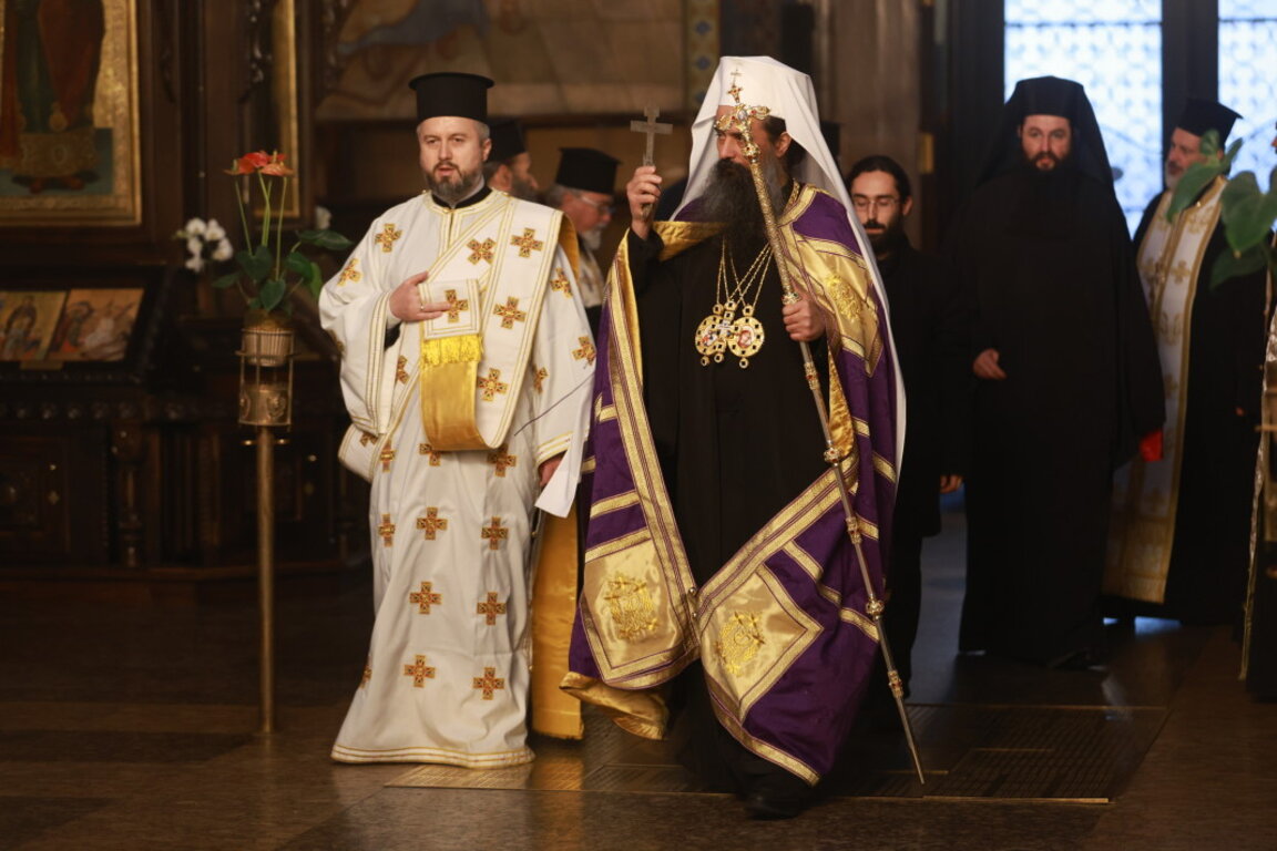 Българският патриарх Даниил се помоли за загиналите и пострадалите при пожара в РС Македония