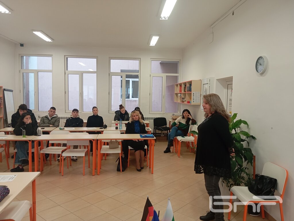 "Моето първо работно място" - обучение на КНСБ на зрелостници в Монтана
