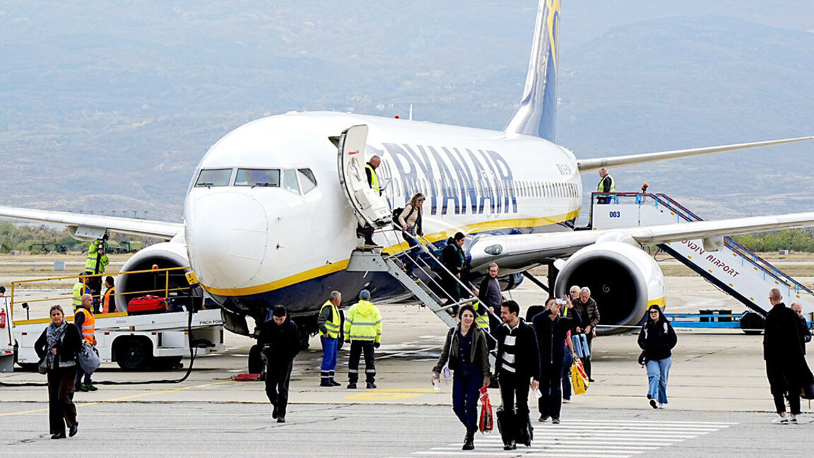 Plovdiv Airport welcomes the first flight from Milan with an official ceremony