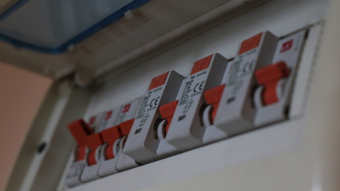 КНСБ: Премахването на регулираните цени за битовите потребители ще създаде социални проблеми